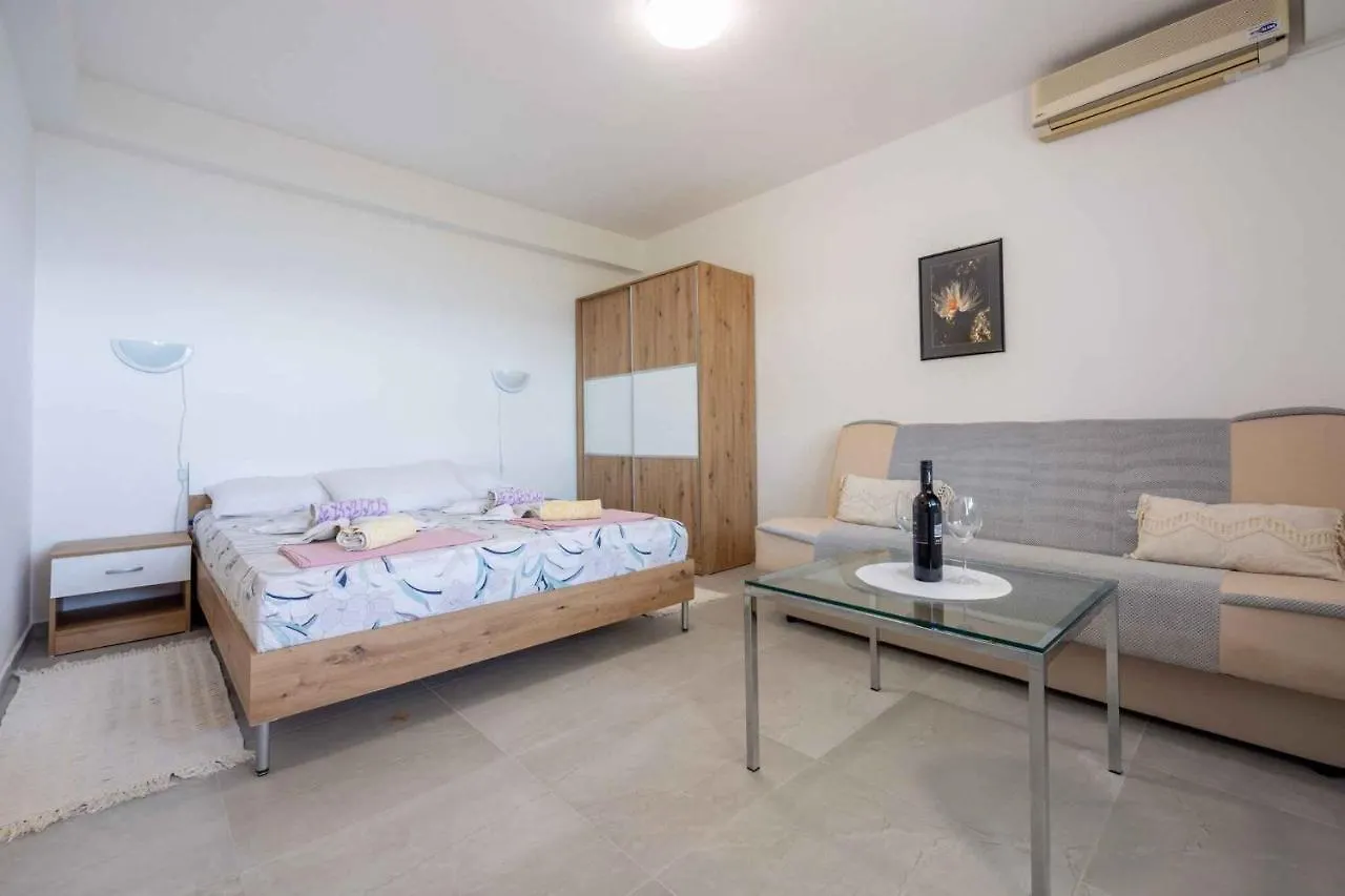 Apartment In Crikvenica 5316 Klanfari