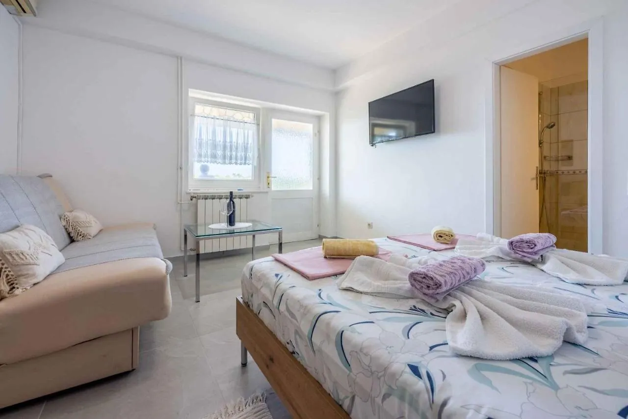 Apartment In Crikvenica 5316 Klanfari